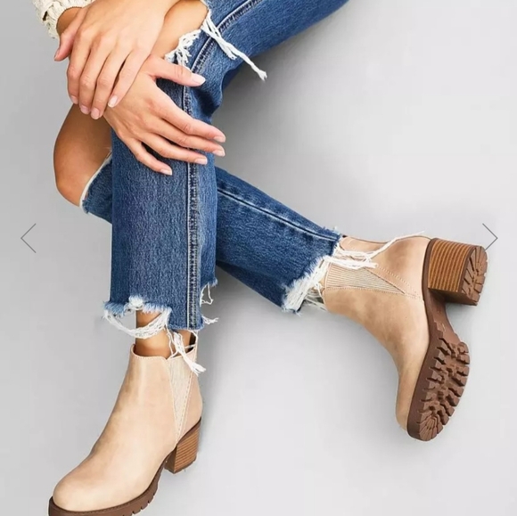 MIA Lylith Chelsea Lug Ankle Boot - Picture 6 of 6